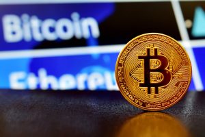2 technical reasons to buy Bitcoin (or sell the US dollar)